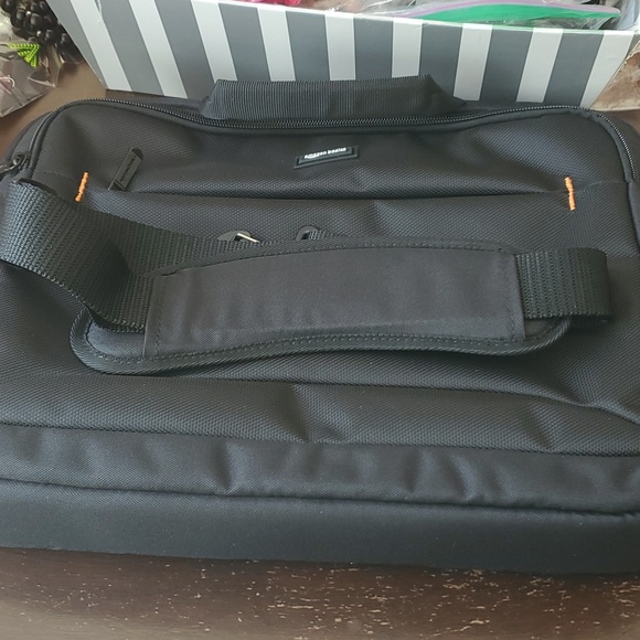 An Amazon Basic 15.6-inch Laptop Computer/Tablet Bag (w/shoulder strap) - Picture 2 of 4